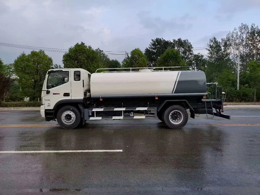 新灑水車 新灑水車